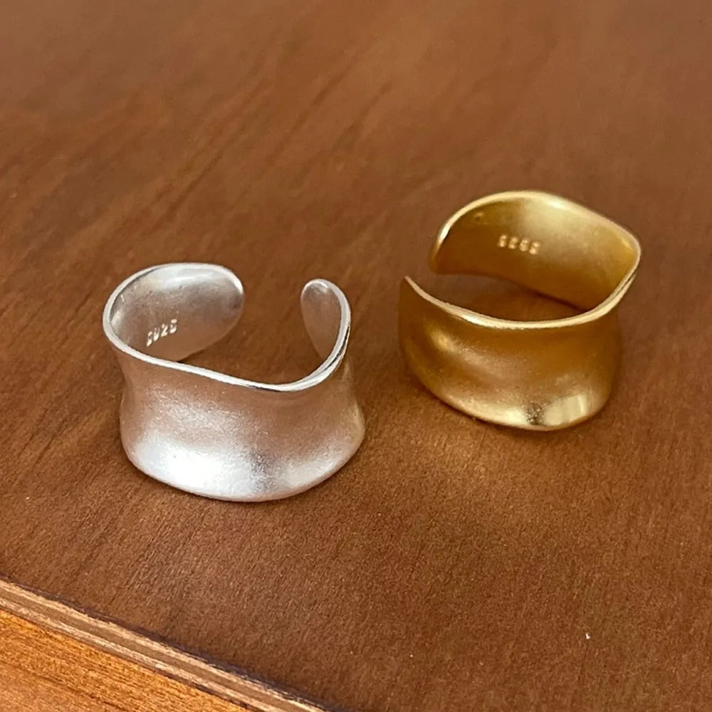 Louna – Boho rings in gold and silver with irregular shapes