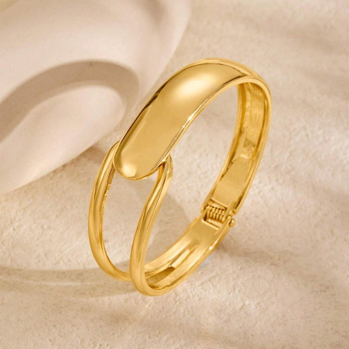 Livina – Delicate Elegant Gold Bracelet