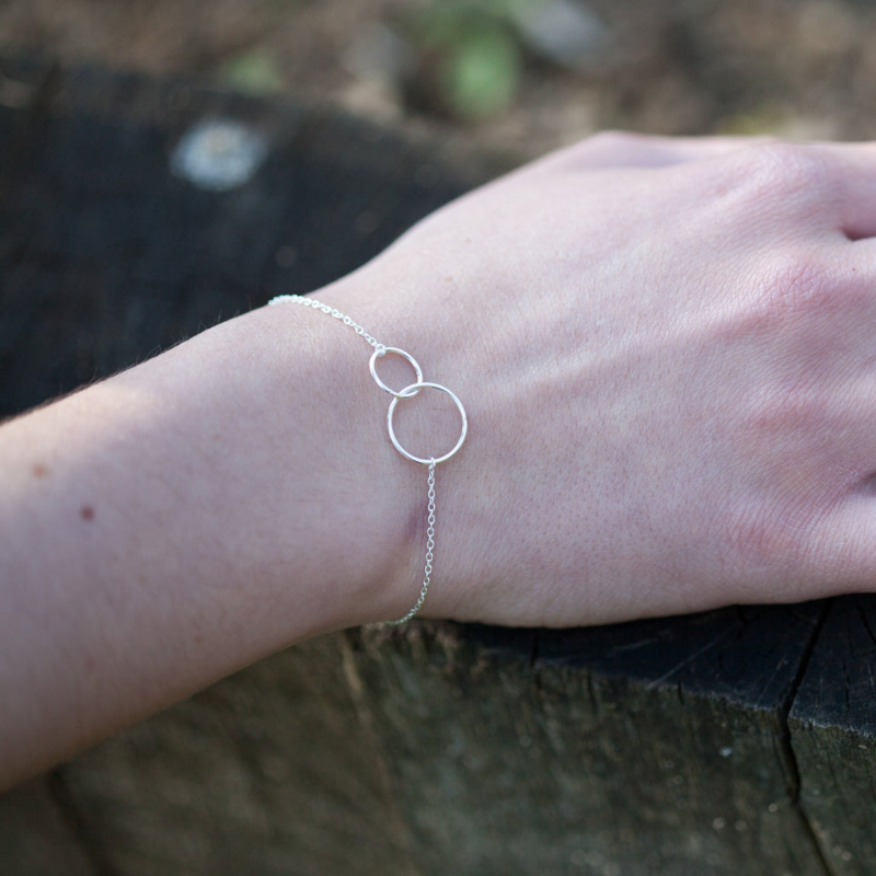 Intertwined rings bracelet - Overlapping rings