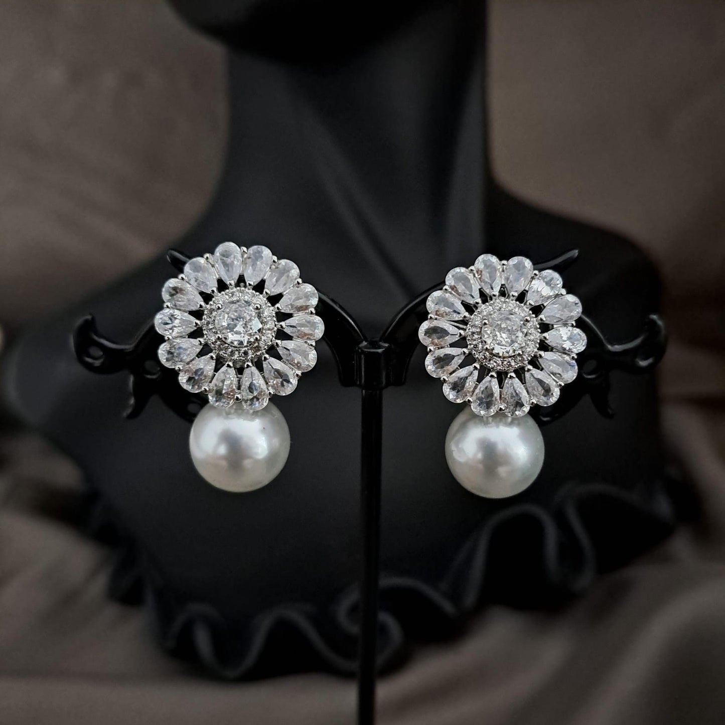 Fiona – Earrings with Pearl and Zircon for Women
