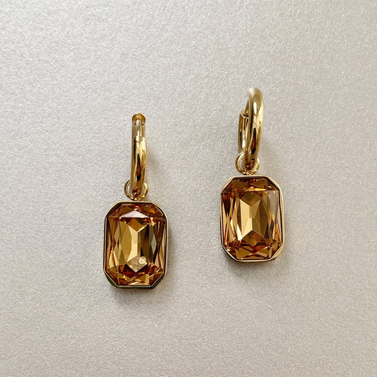 Neri – Gold-Plated Earrings with Amber