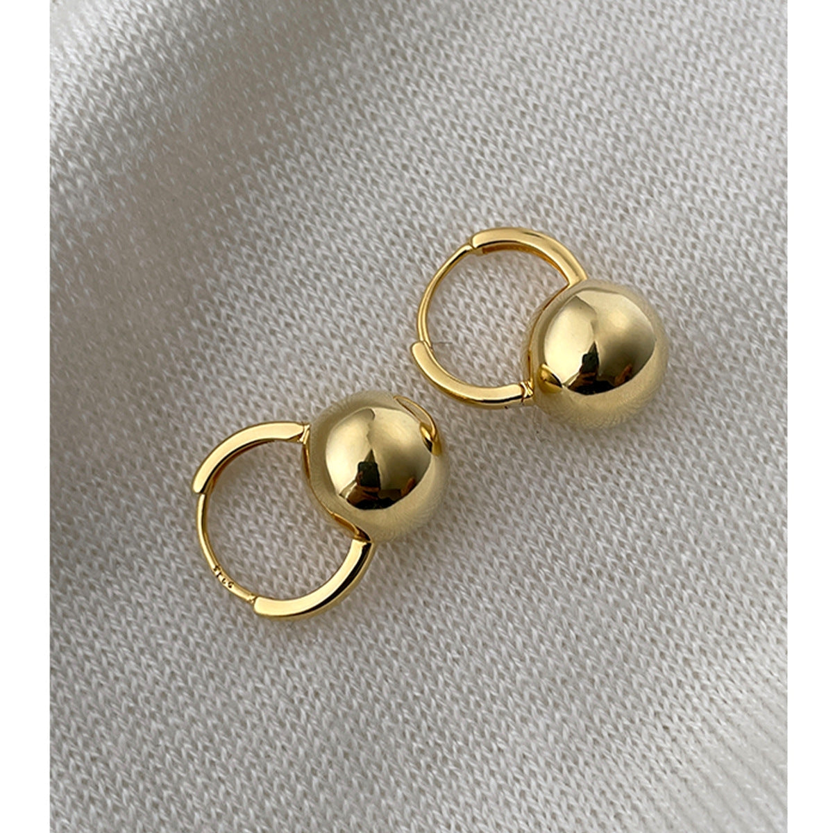 Ellie – Ball Earrings made of High-Quality Silver with Fine Pin
