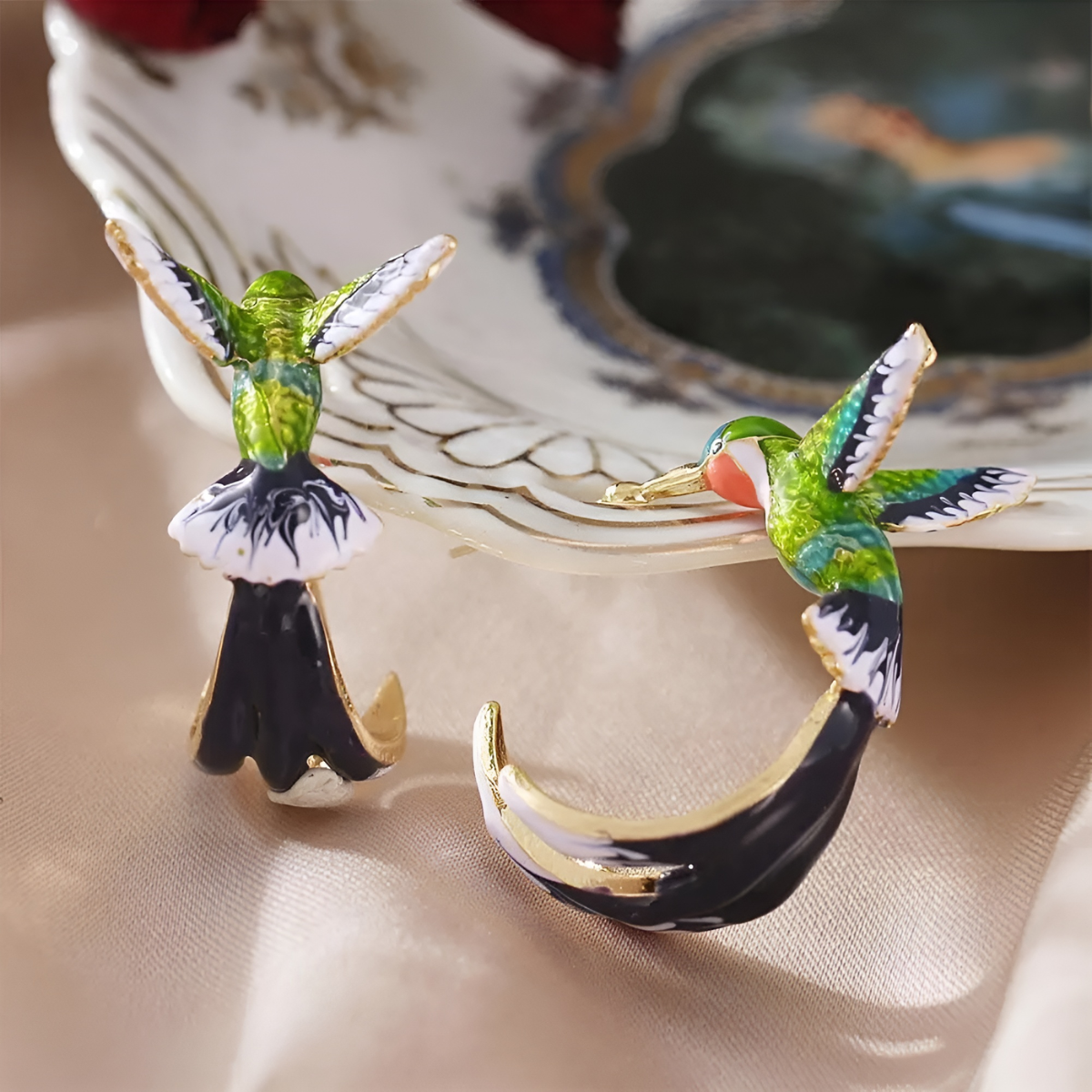 Lilou – Stylish Hummingbird Earrings