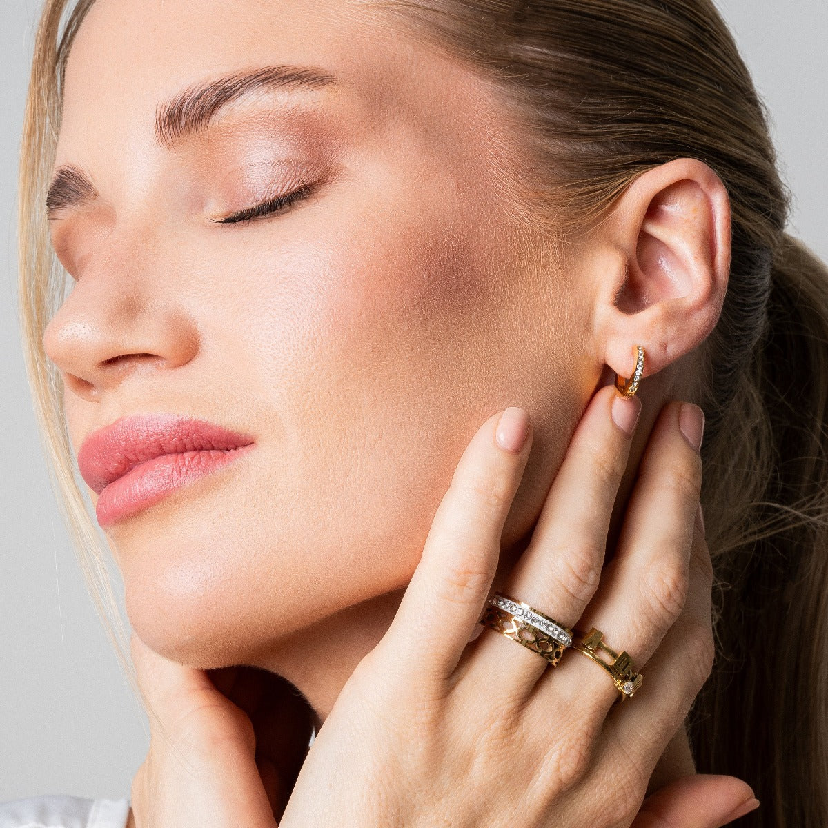 Arielle – Hoops Decorated with Stones