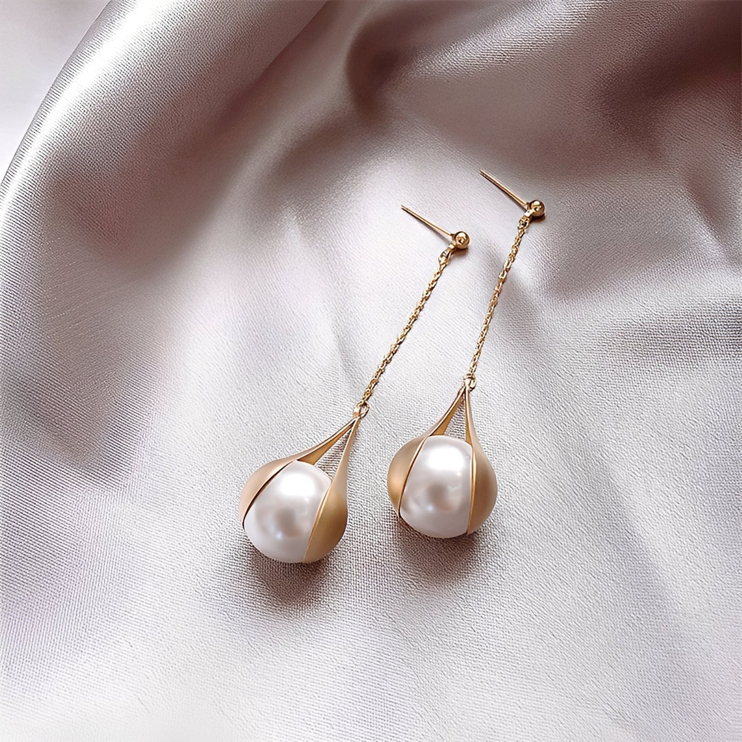 Asa – Gold earrings with pearls
