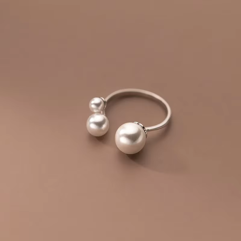 Amandine – Adjustable Ring with Three Freshwater Pearls