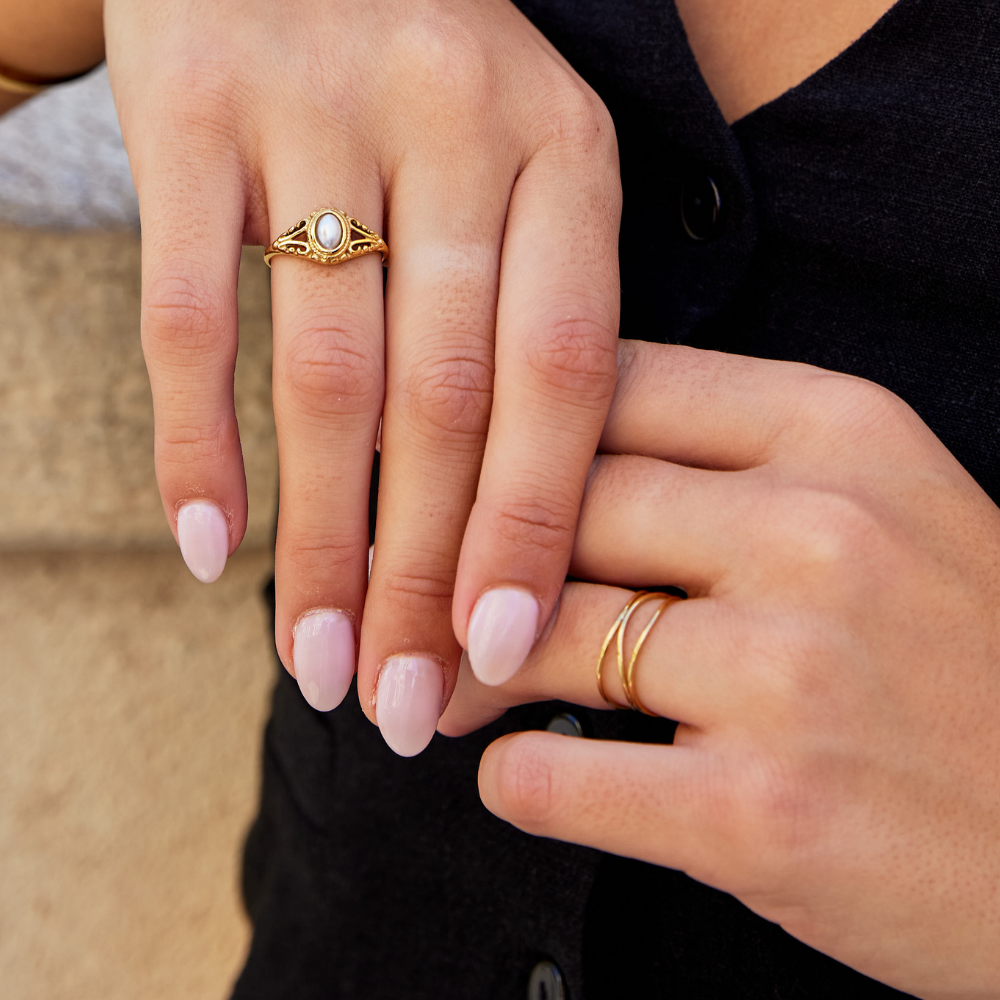 Chris – Gold Ring Infinite Loop