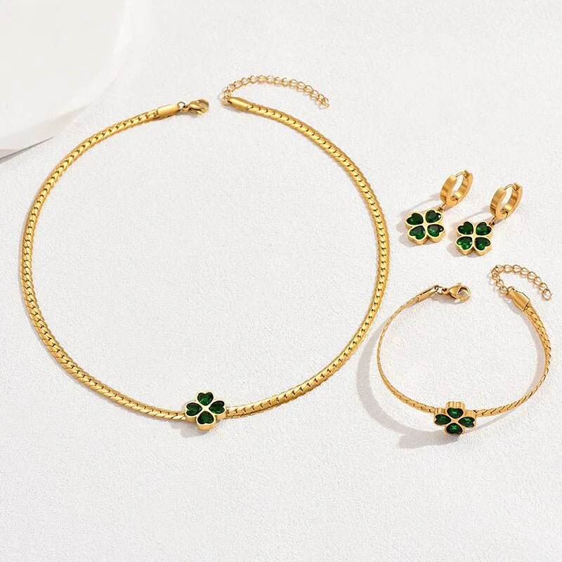 Esme – Set with Four-Leaf Clover in Emerald
