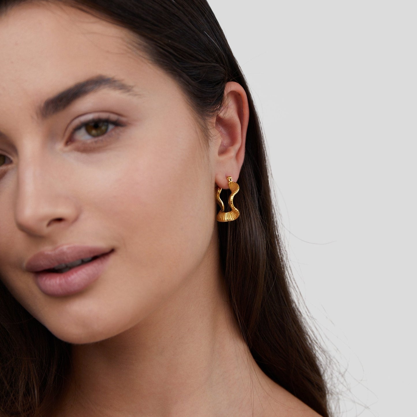Anja – Gold Hoops with Wavy Design