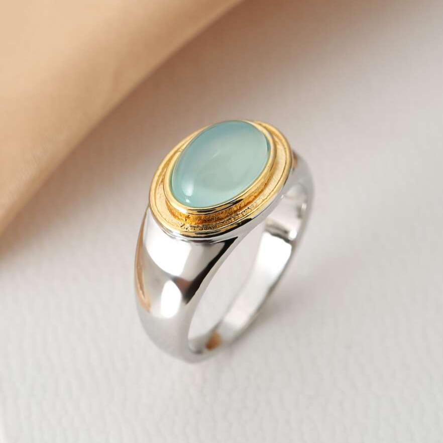 Gabi – Vintage ring with green moonstone