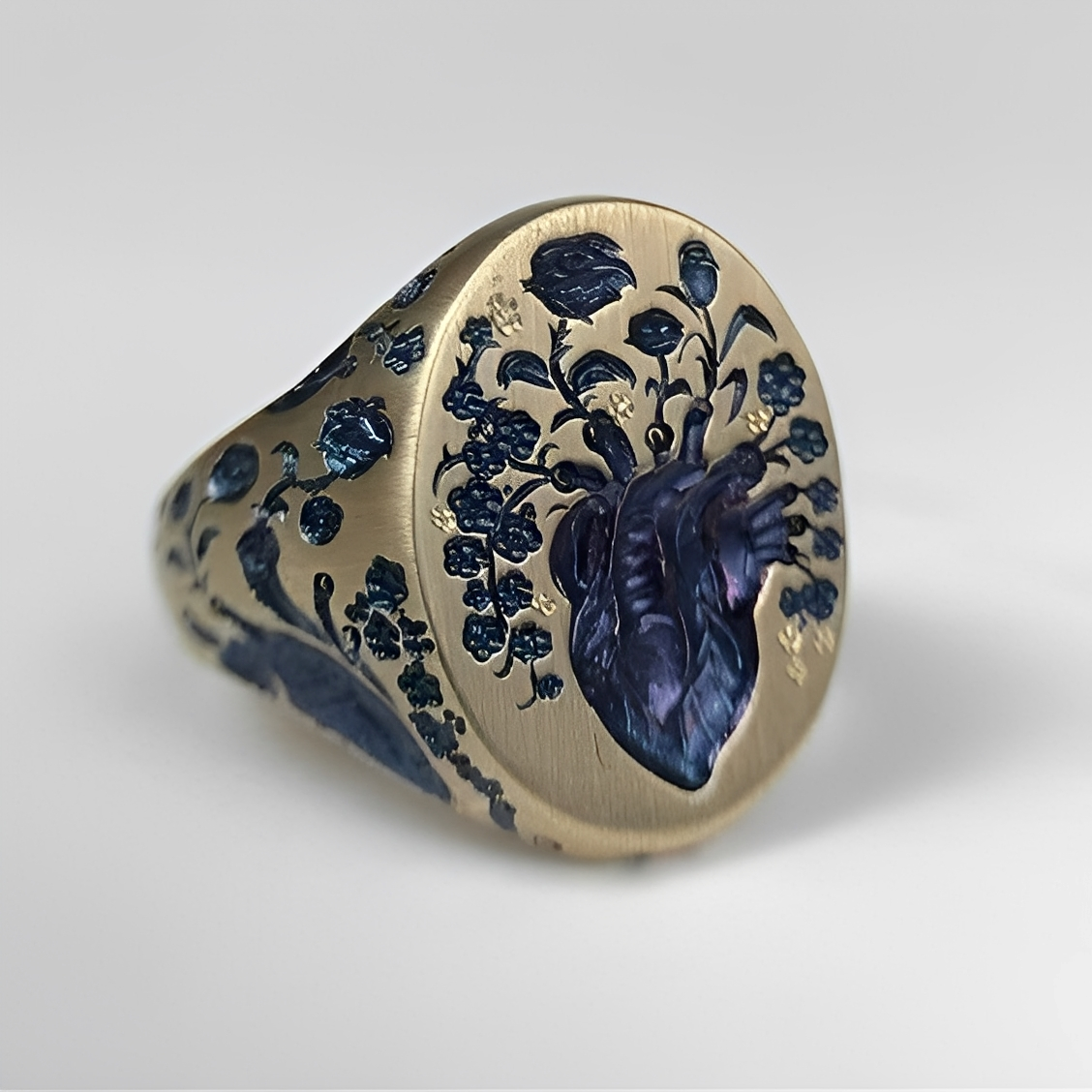 Bailey – Vintage Ring with Blue Flower Made of Gold