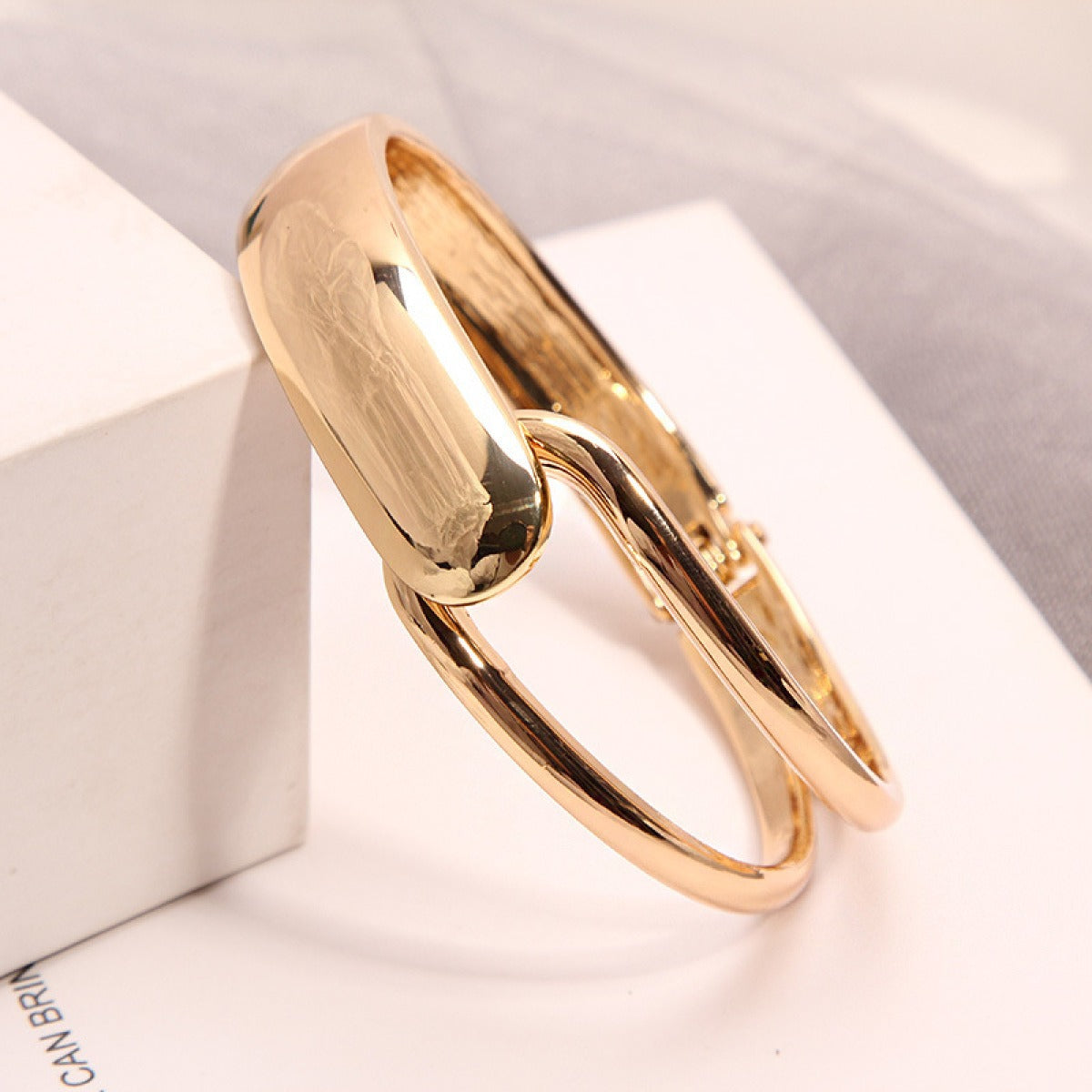 Alyssa – Stylish Golden Bracelet