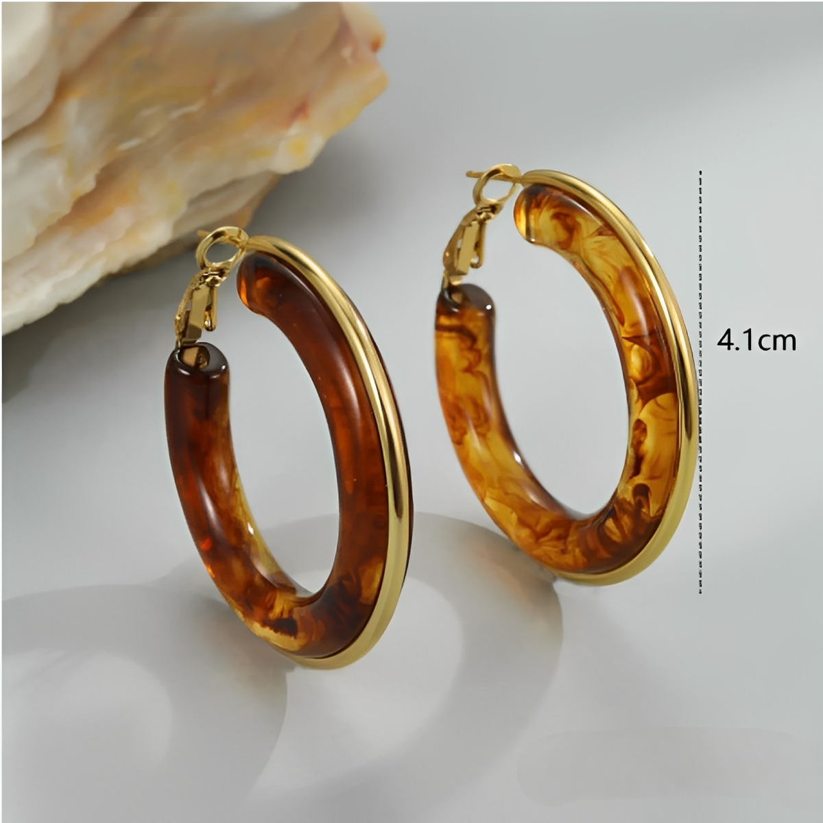 Oreilia – Hoop earrings in tortoiseshell look