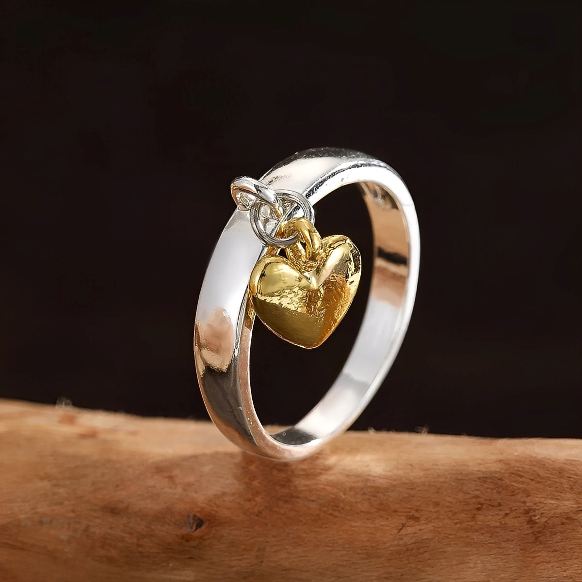 Miriam – Vintage silver ring with hanging heart