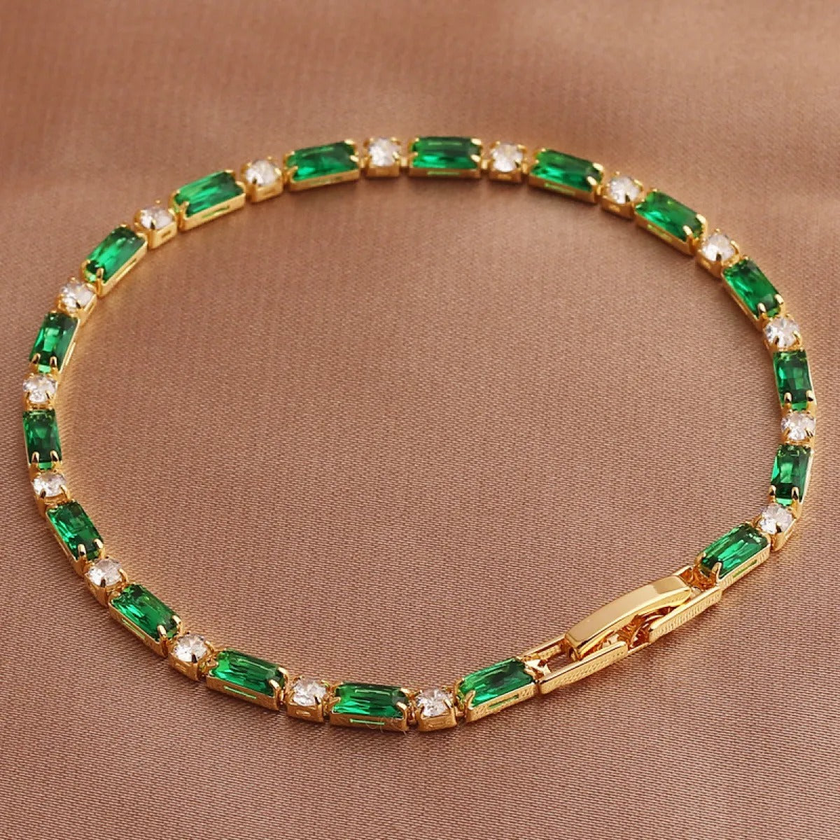 Miralyn – Golden Bracelet Elegant
