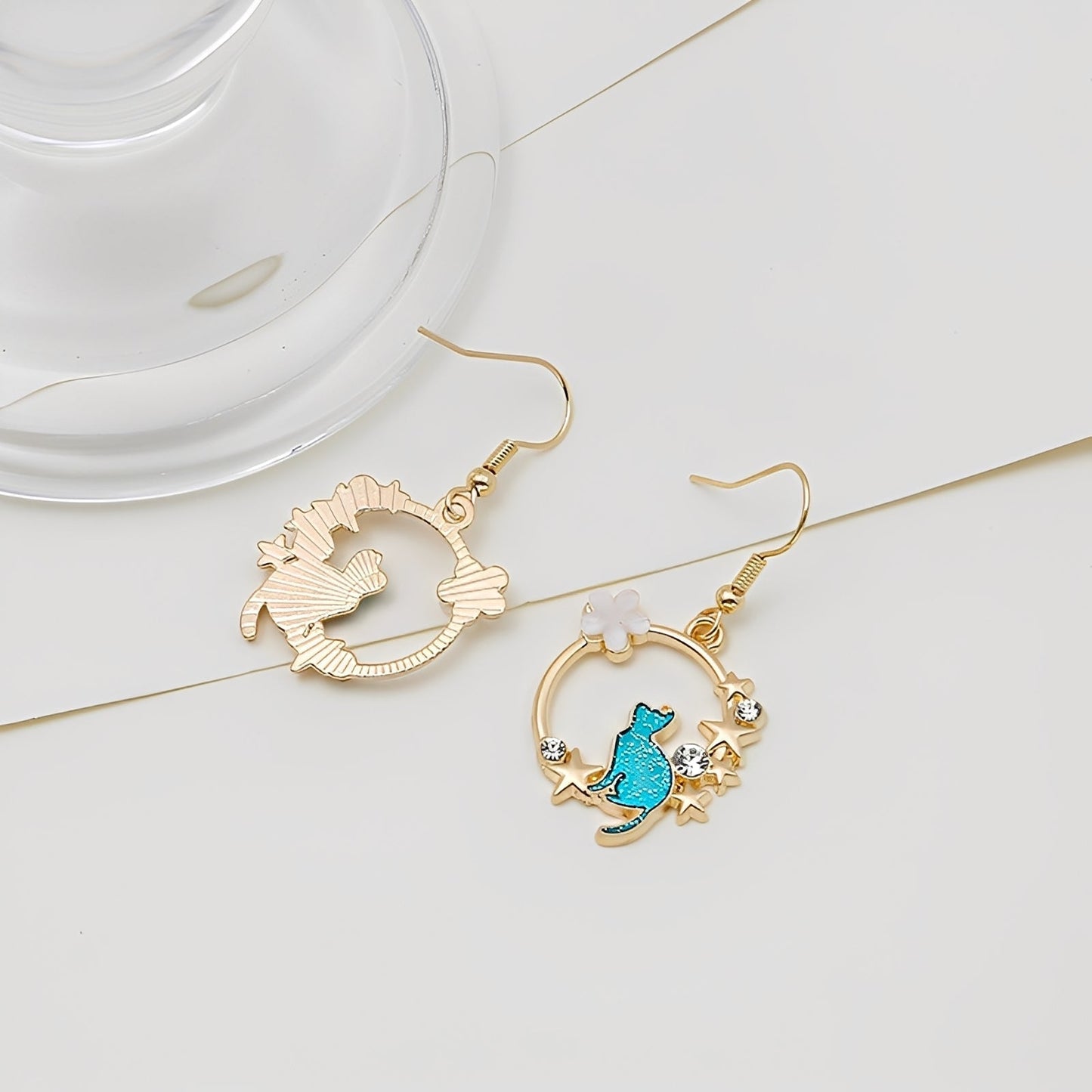 Lynna – Beautiful Cat Pendant