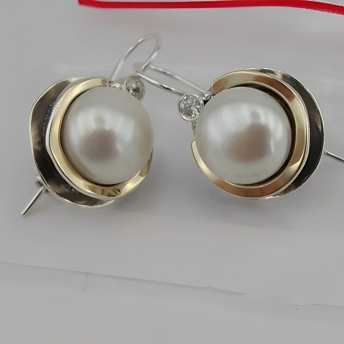 Helena – Vintage Earrings with Round Pearls