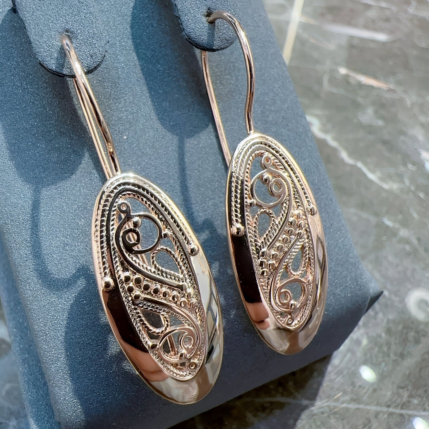 Salma – Stylish Hollow Earrings