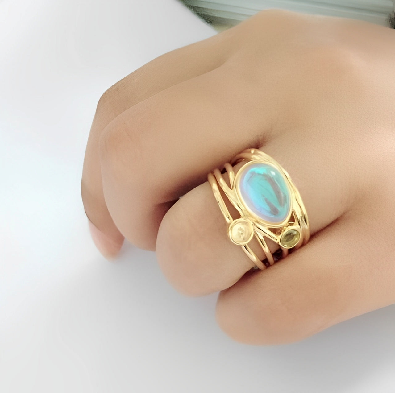 Miranda – Vintage Ring with Blue Moonstone