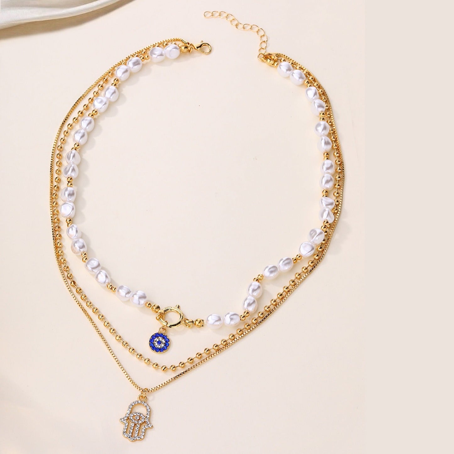 Jade – Multi-Layered Necklace with Pearls and Hamsa