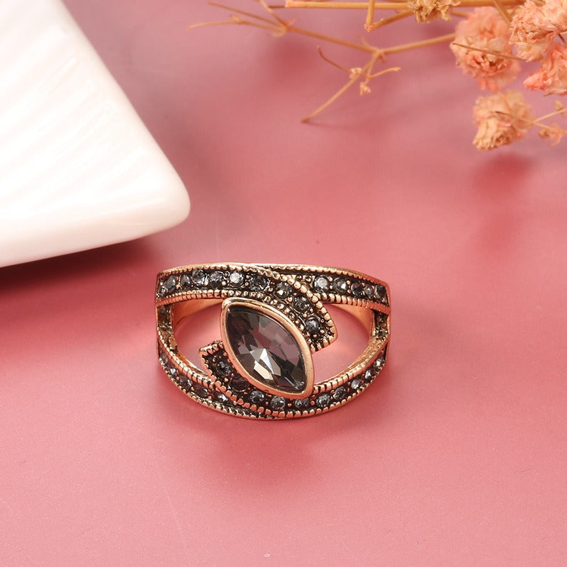 Amena – Stylish Ring of Dark Crystal