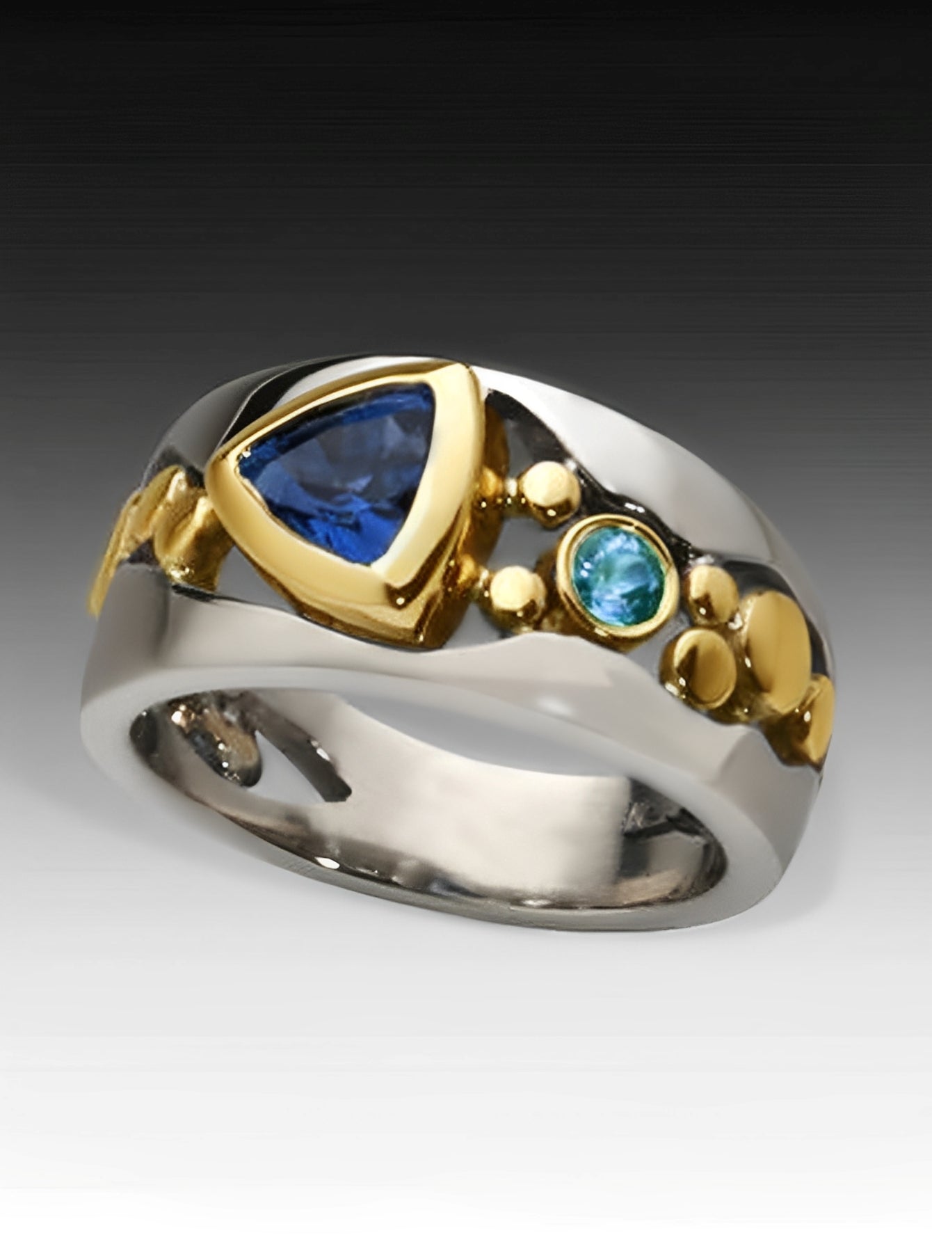 Ricca – Vintage Ring with Bright Blue Crystal