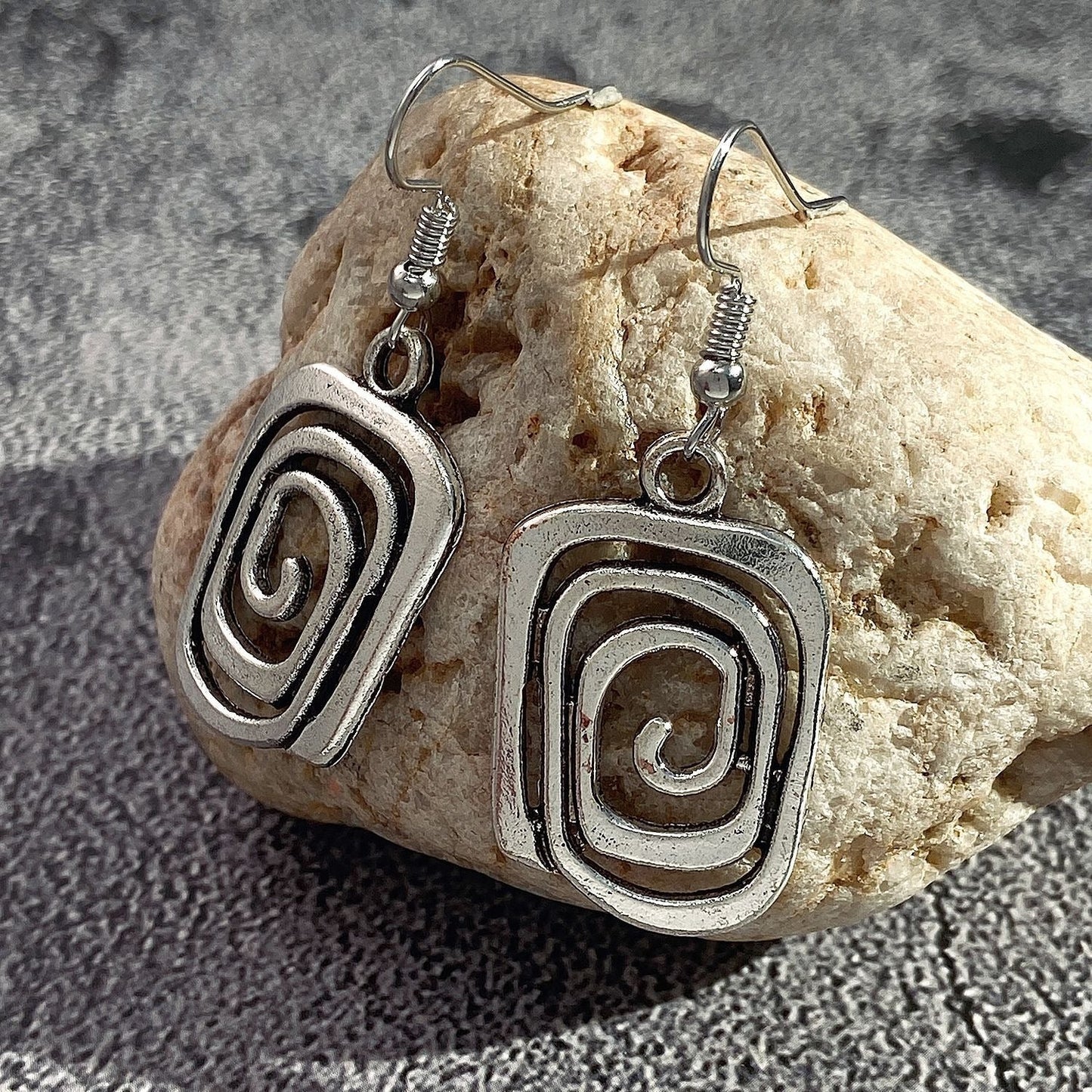 Eva – Spiral Earrings in Retro Style in Silver
