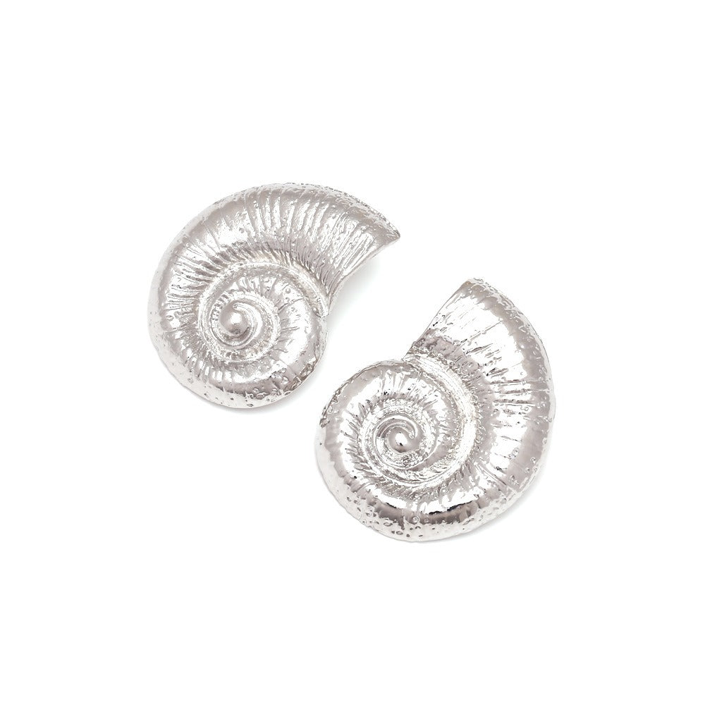 Pia – Stylish Shell Earrings
