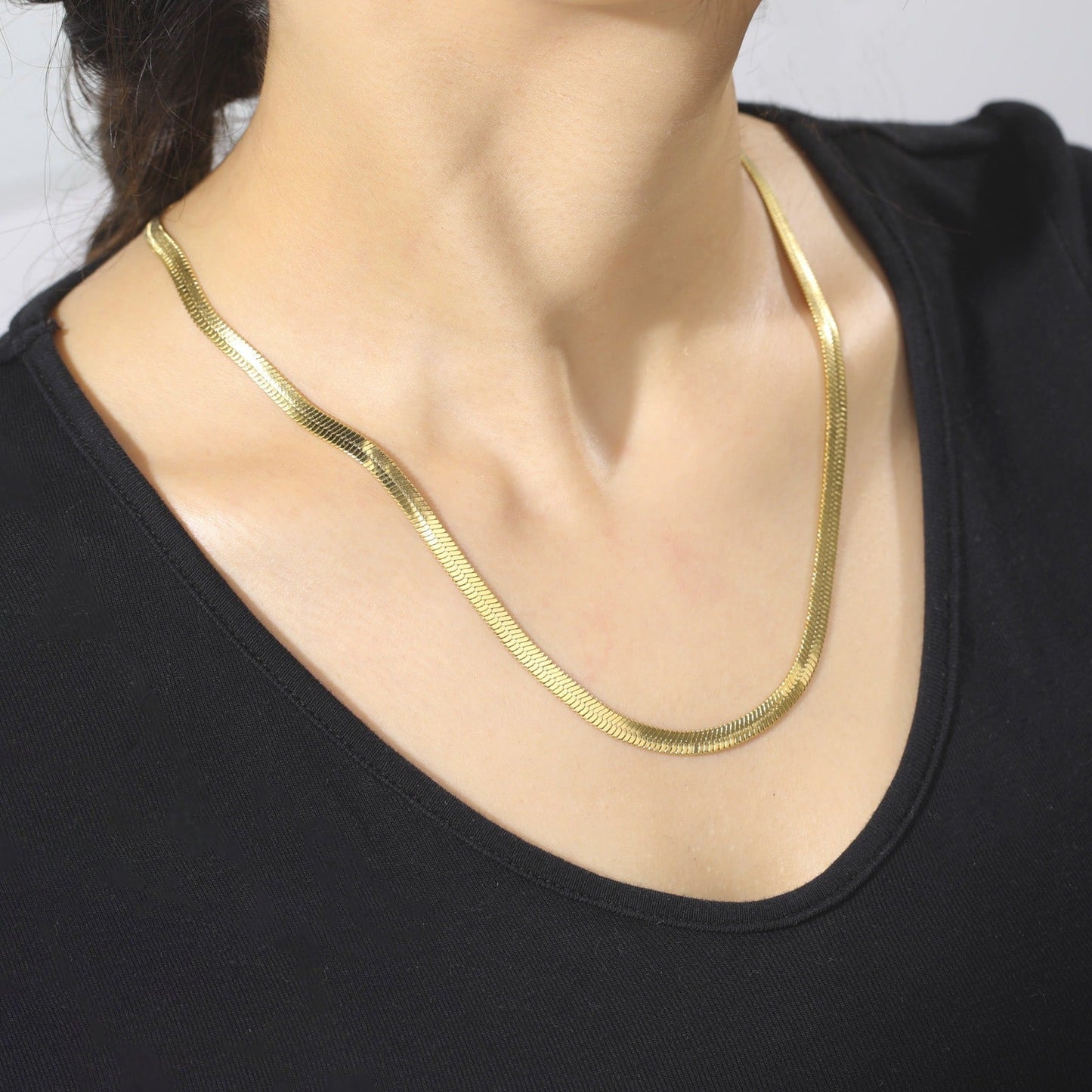 Lucienne - Elegant Gold Necklace in Snake Design