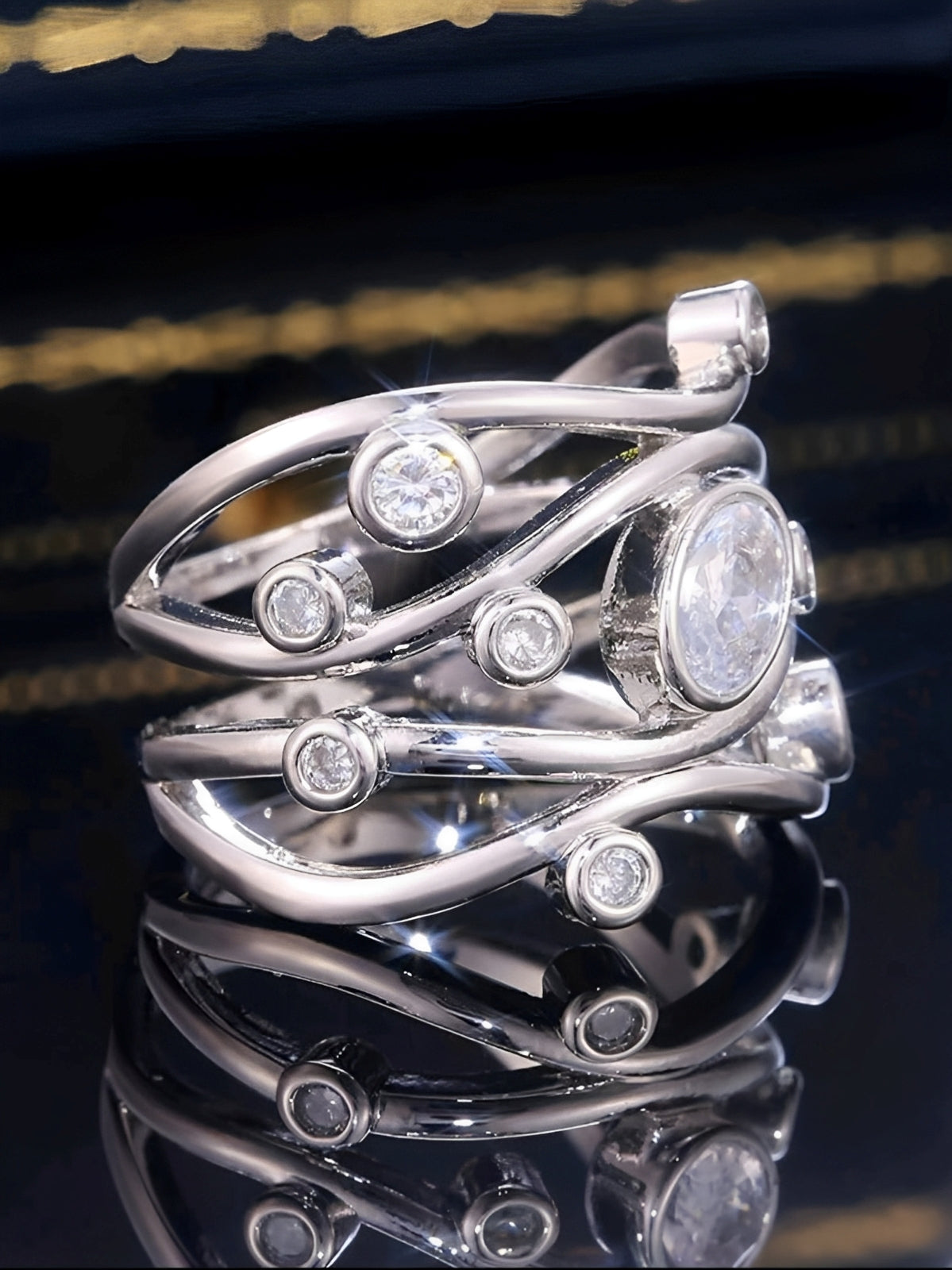 Inara – Vintage Ring in Silver with Irregular Zirconia