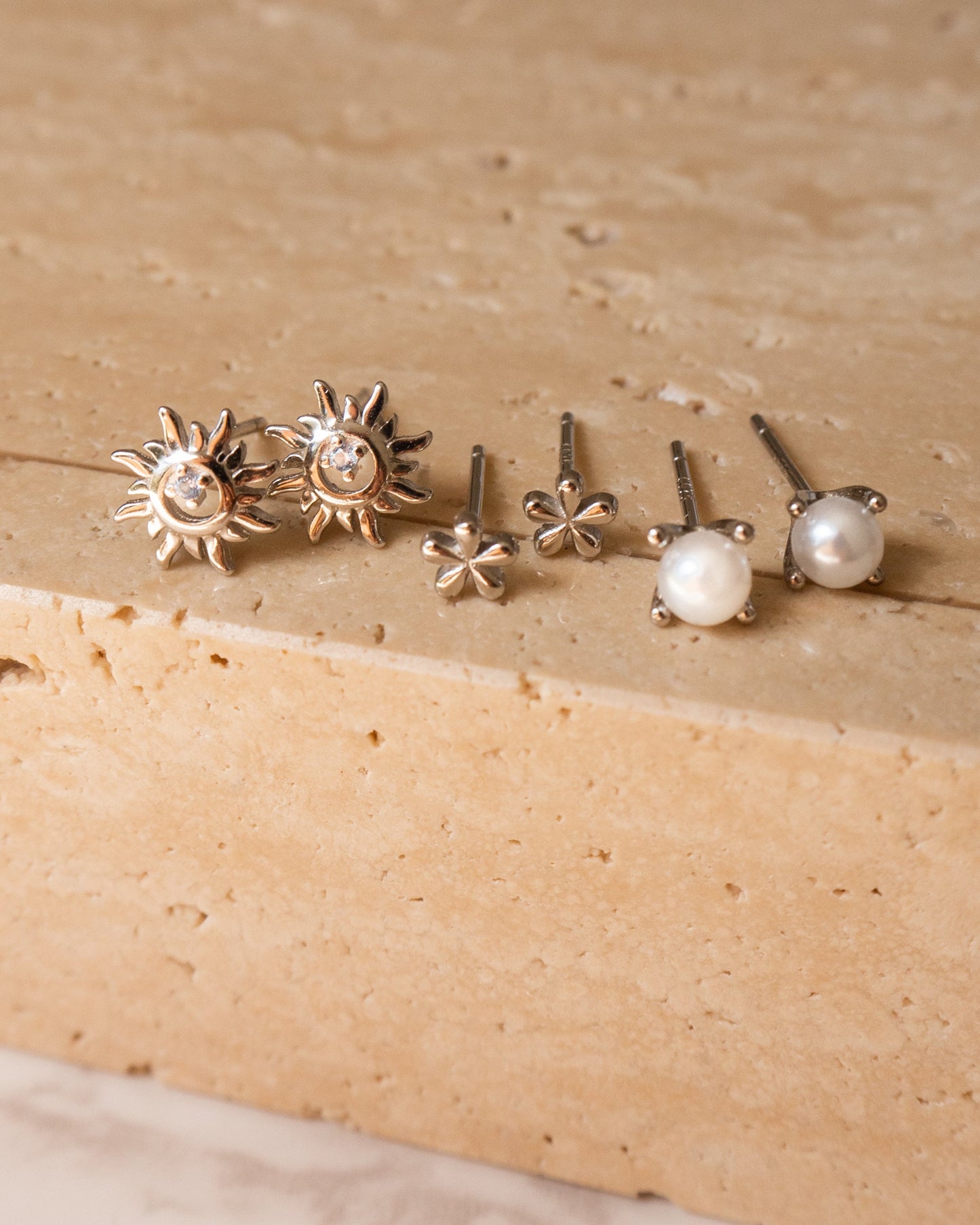 Mini Flowers Stud Earrings Made of Sterling Silver