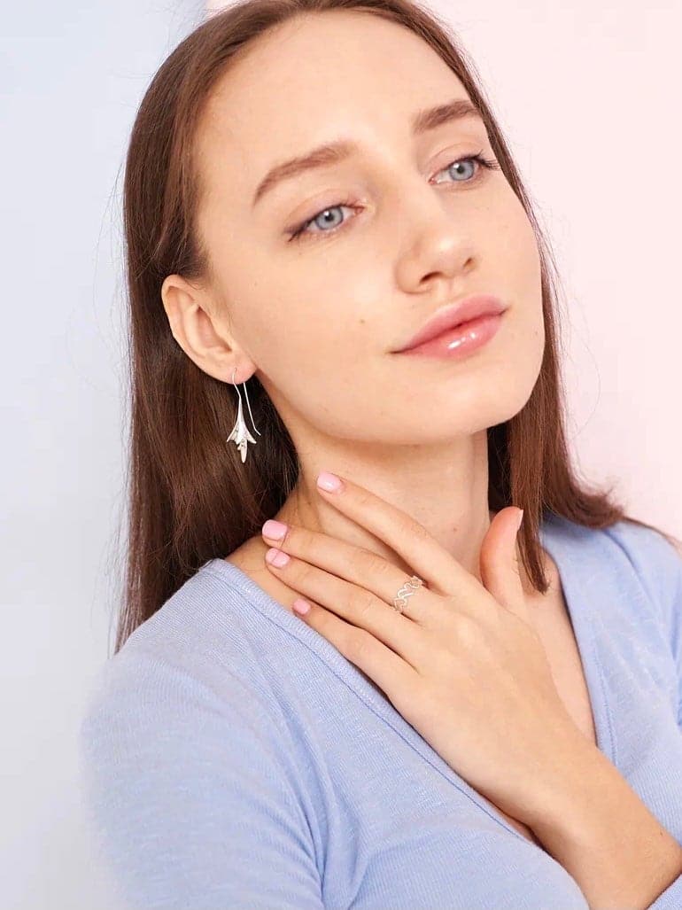 Hook Earrings with Jasmine Flowers in Silver