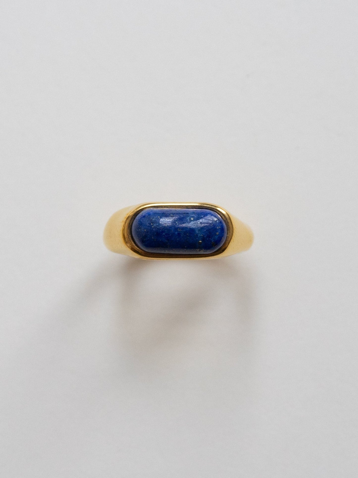 Aria - Blue stone smooth gold ring
