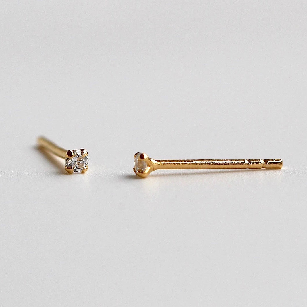 Sloane - Sparkling Mini Stud Earrings 2mm