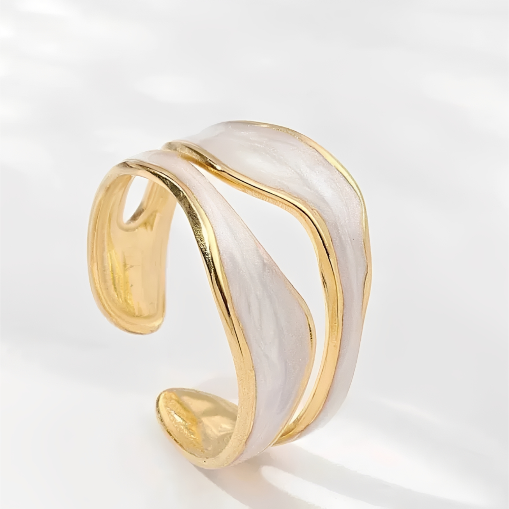 Niana – Vintage Ring from Light Metal