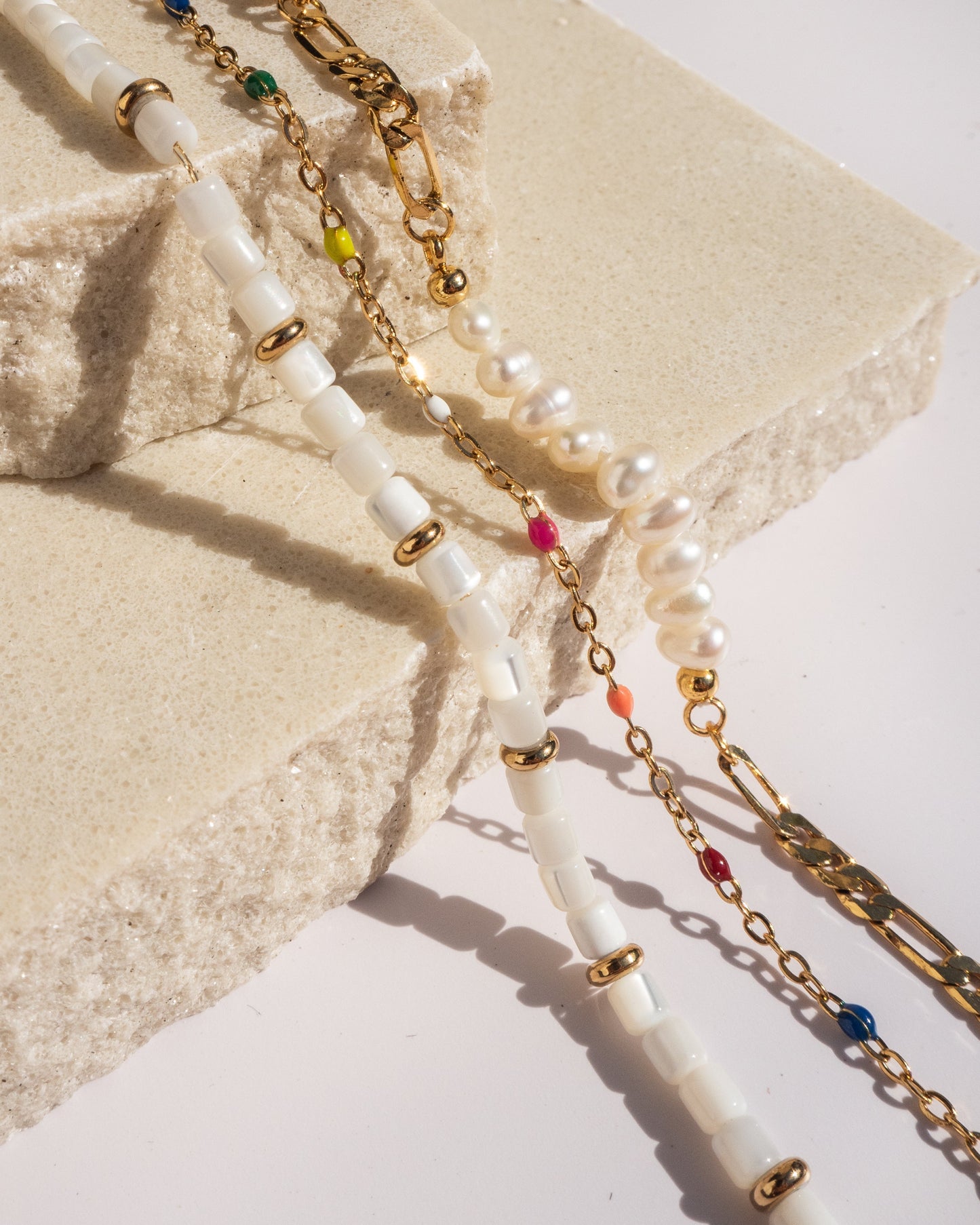 Alba - Collar in Rainbow and Gold