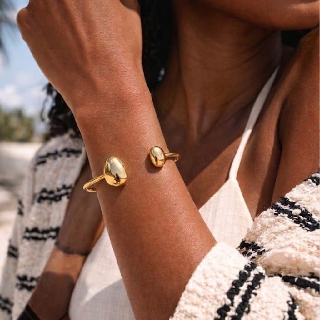 Women's Bracelet with Open Design and Teardrop-Shaped Ends