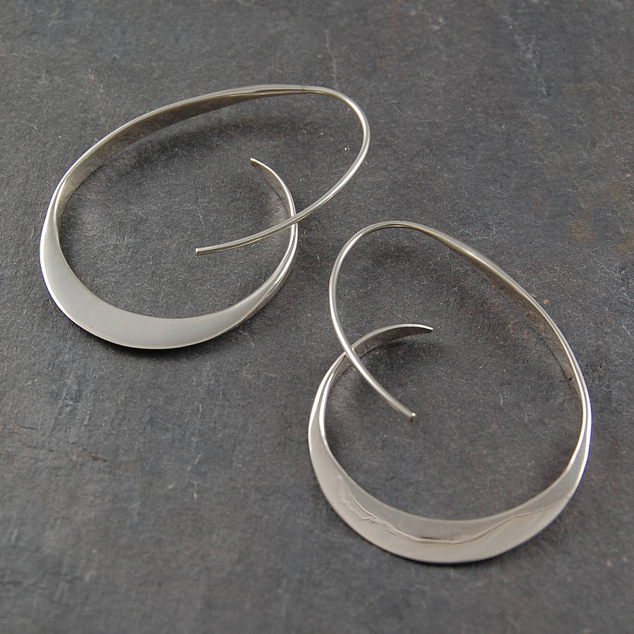 Becca – Earrings with stylish spiral design