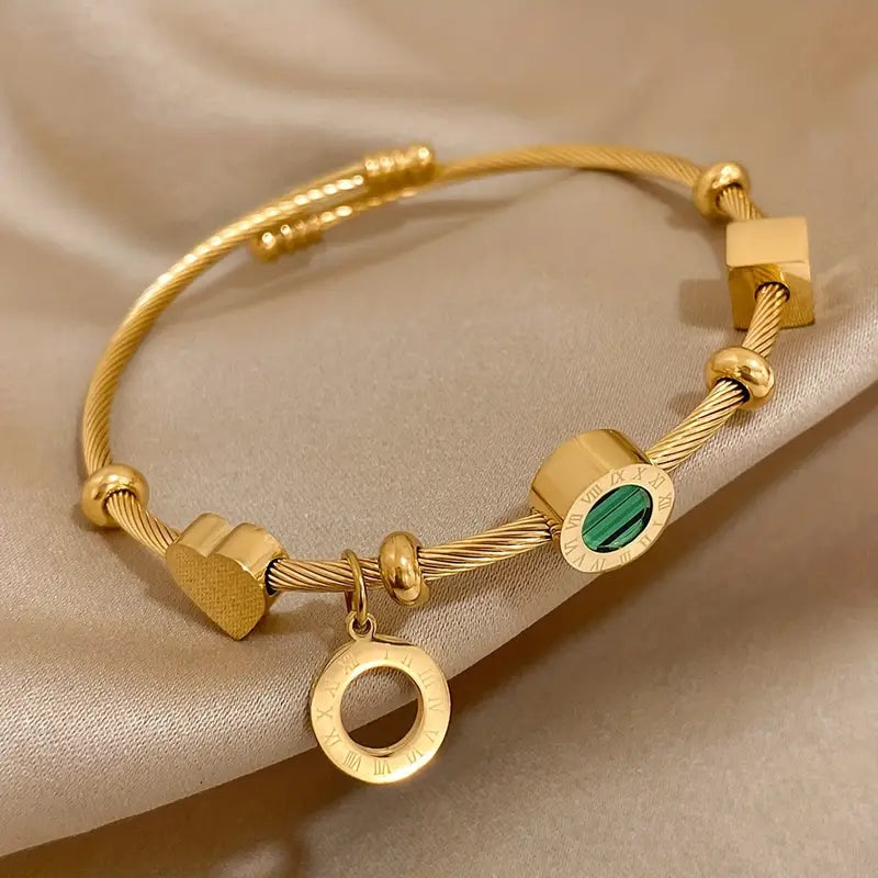 Rhian – Bracelet in Gold with Signature