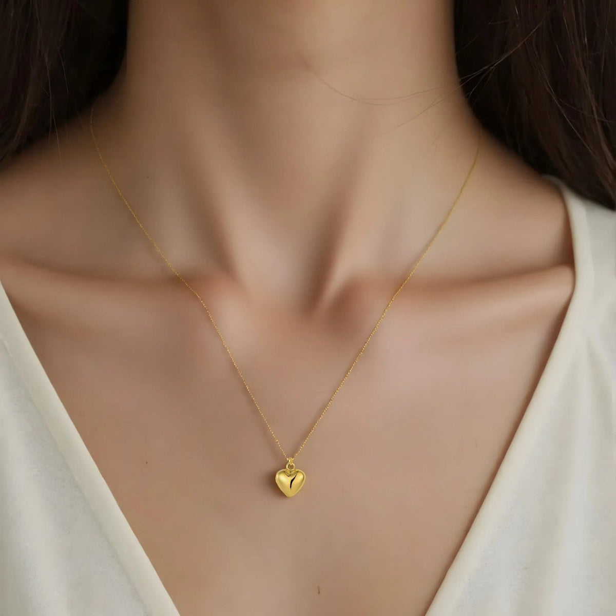 Women’s's Heart Pendant Necklace with Smooth Curved Surface