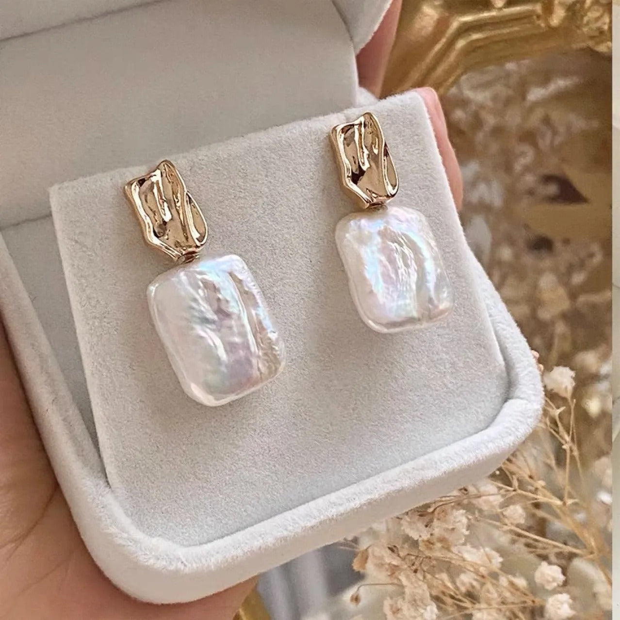 Aiah – Gold-Plated Earrings with Stylish Baroque Pearls