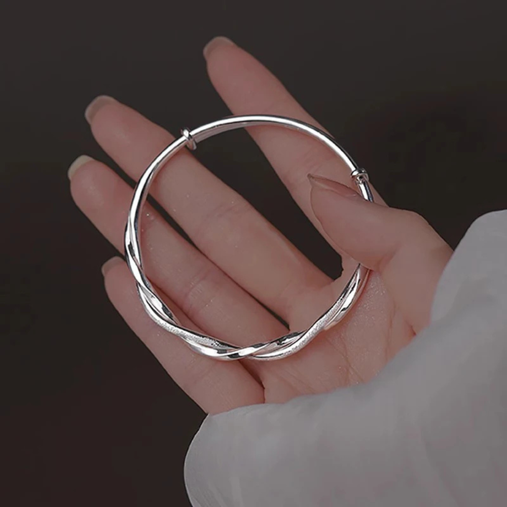 Adjustable Ladies Bracelet with Twisted Design