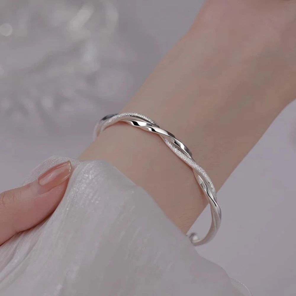 Adjustable Ladies Bracelet with Twisted Design