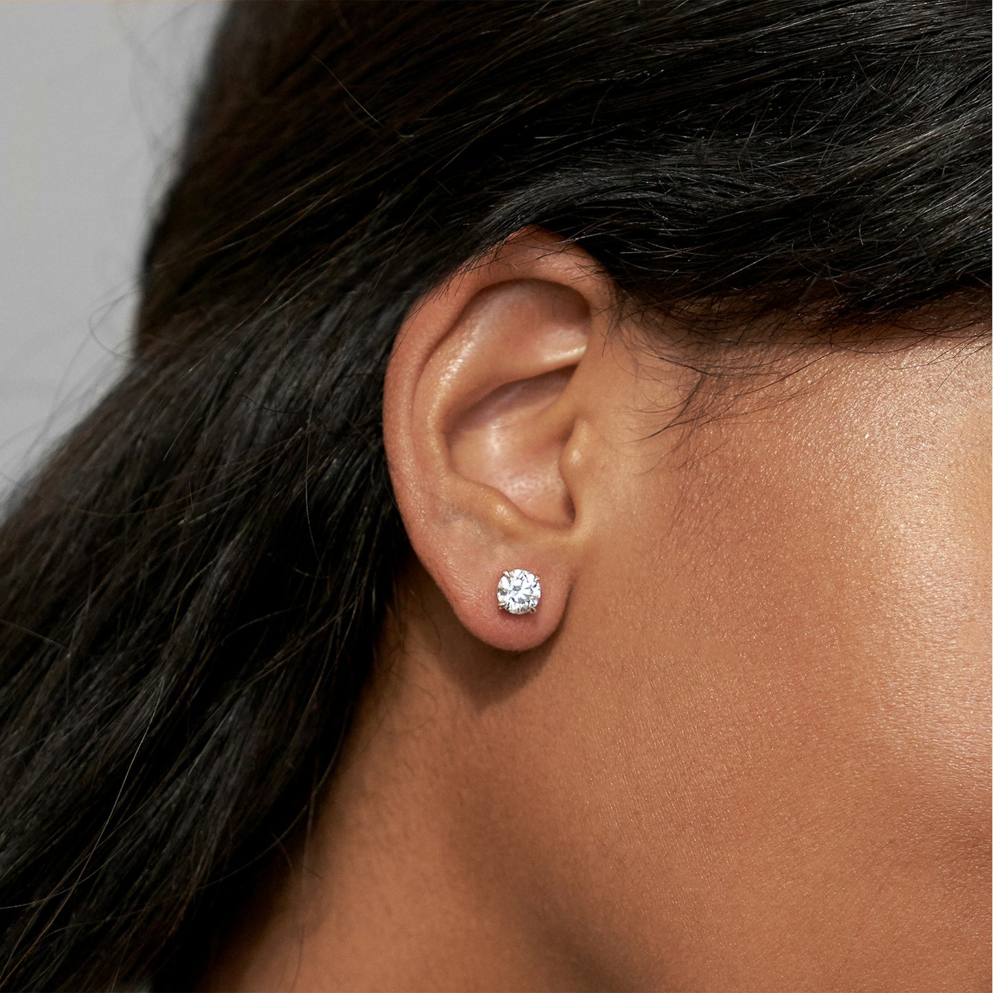 Timeless Diamond Stud Earrings - Earrings with Round Stone