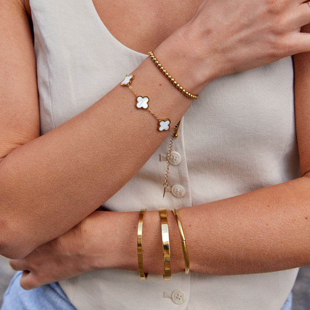 Women's Bracelet with Narrow, Smooth Band