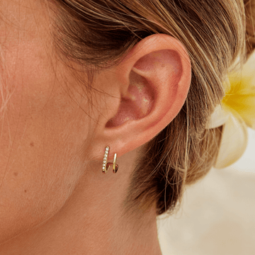 Zendaya – Claw Earrings with Brilliant Details