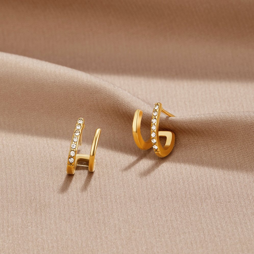 Zendaya – Claw Earrings with Brilliant Details
