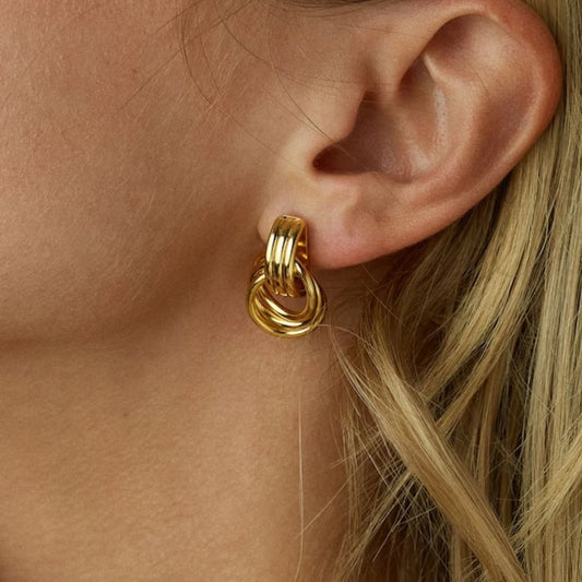 Luna – Overlapping gold hoops