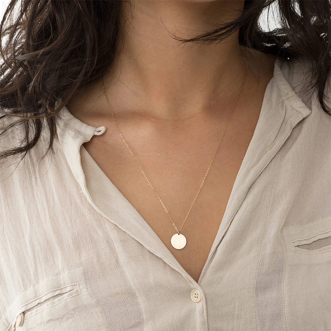 Women's Pendant Necklace with Round Plate and Fine Chain