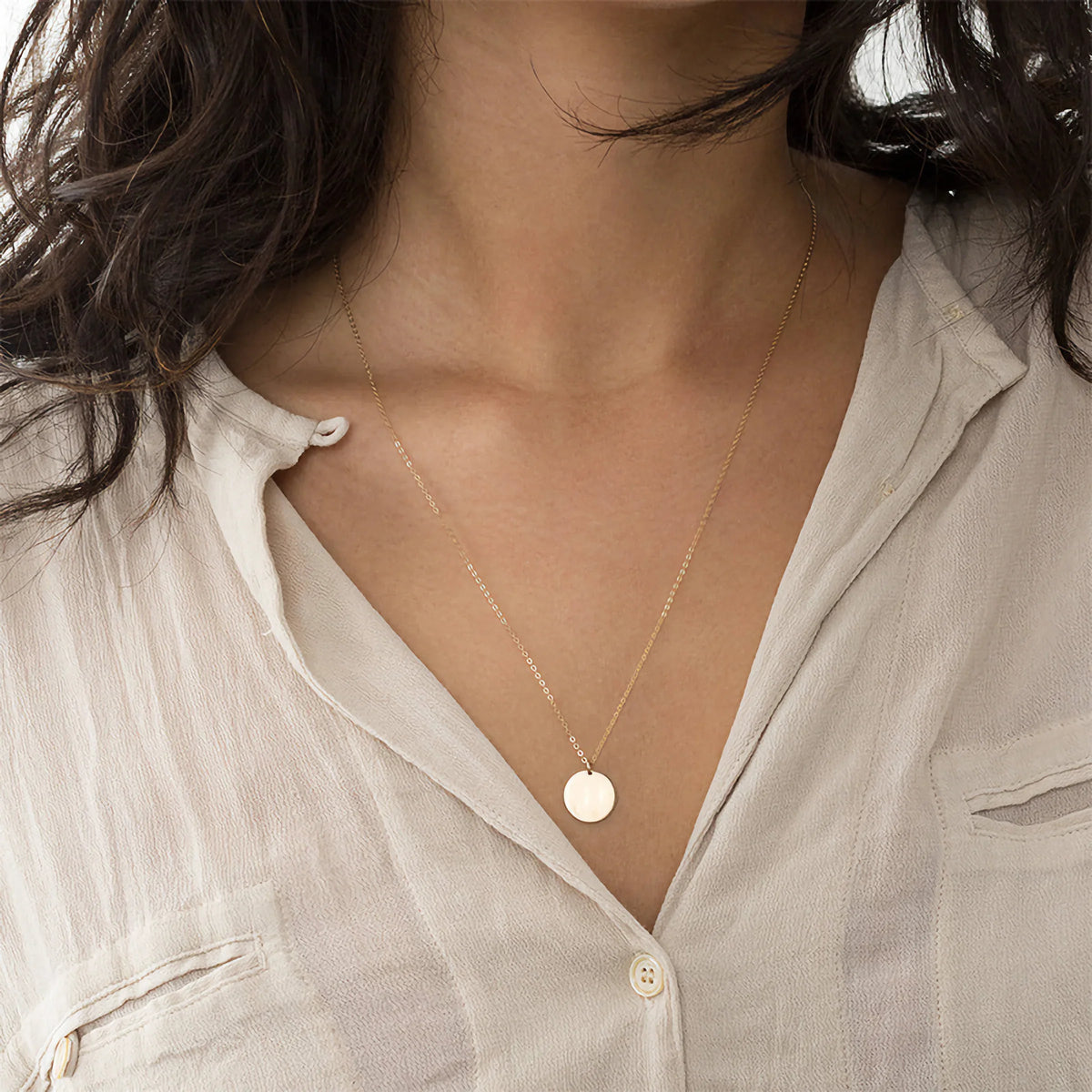 Women's Pendant Necklace with Round Plate and Fine Chain